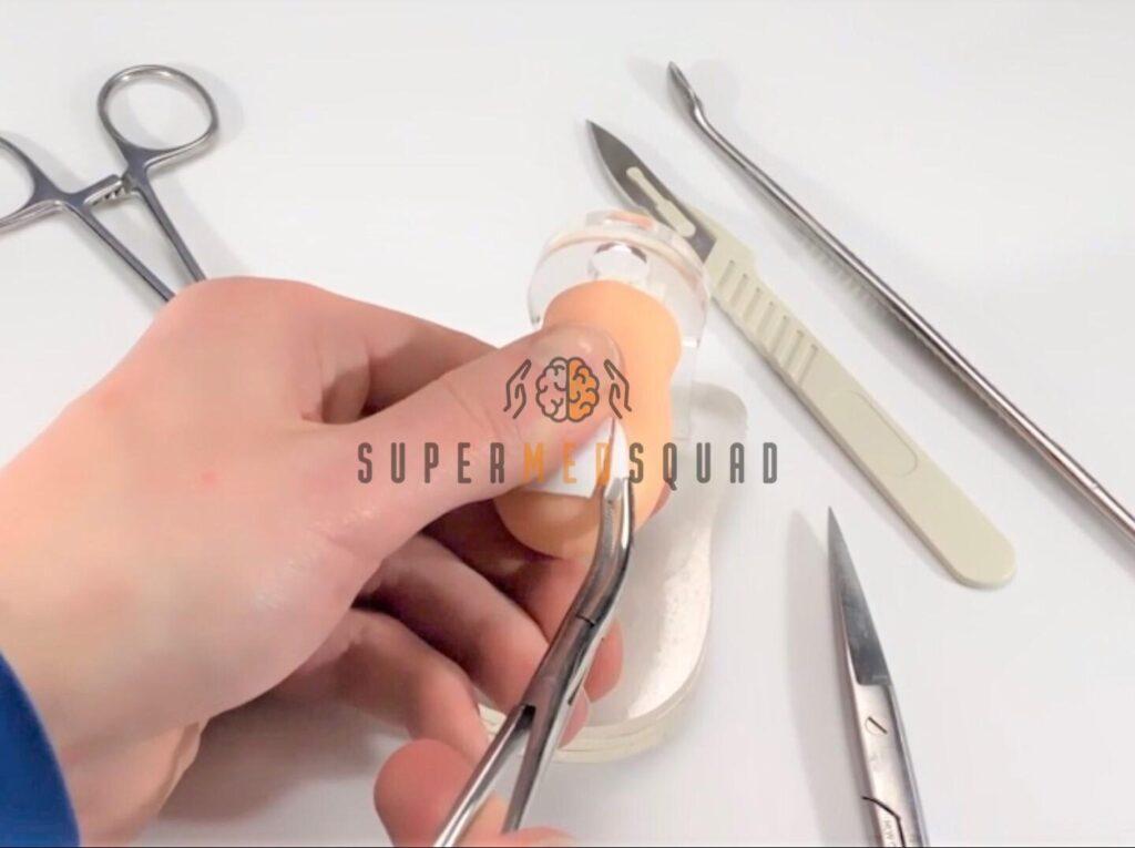 trenazher-dlya-otrabotki-navykov-kraevoj-rezekcii-nogtevoj-plastiny Тренажер для краевой резекции ногтевой пластины